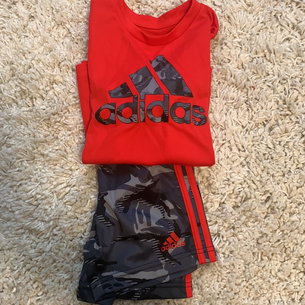 2PC SS Tee and Shorts Adidas Red and Gray Set Size 24M